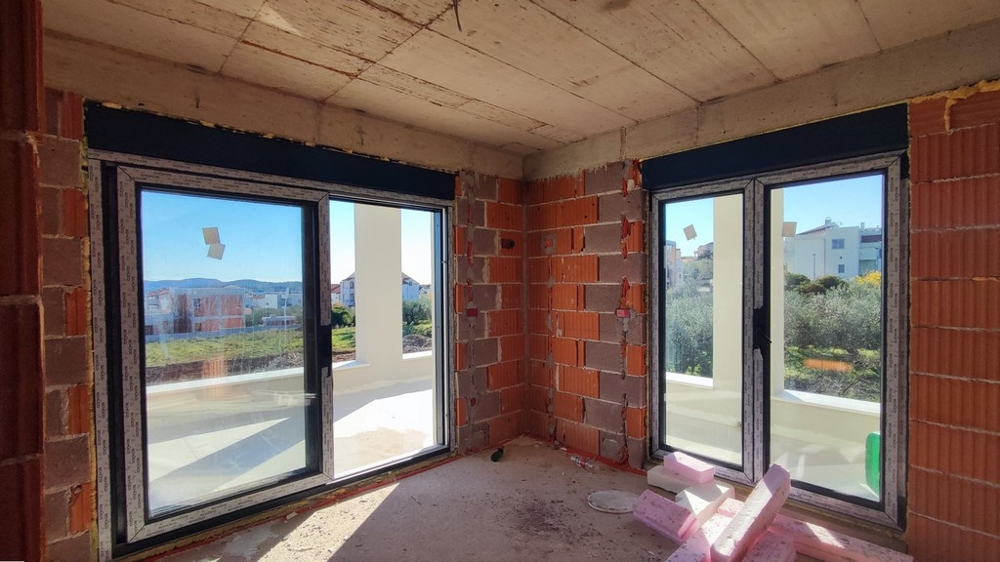 Część dzienna z widokiem na taras.