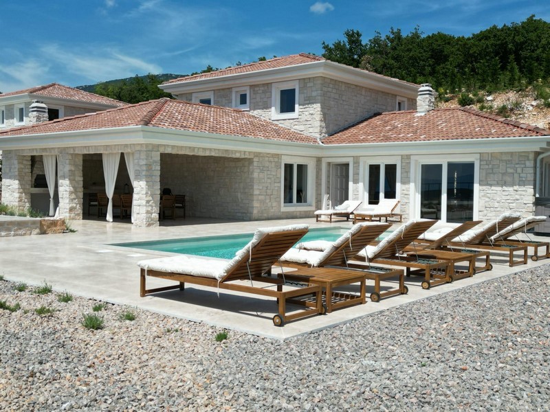 Kup śródziemnomorską willę z basenem w Chorwacji - Panorama Scouting H3009.