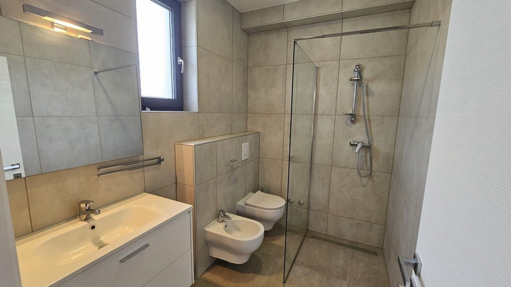 Nowoczesna łazienka z prysznicem