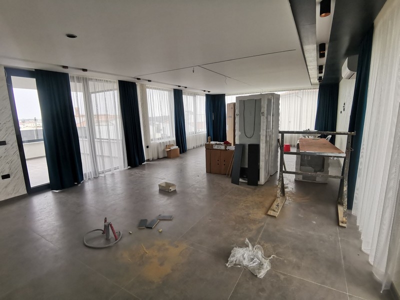 Część dzienna z dużymi oknami i pięknym widokiem