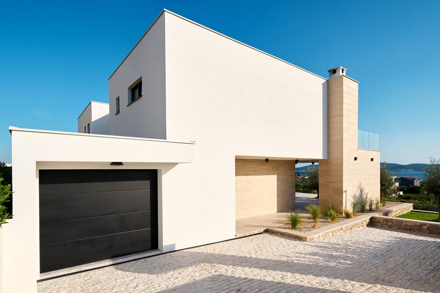 Garaż i teren zewnętrzny willi H3035 w Chorwacji - Panorama Scouting.