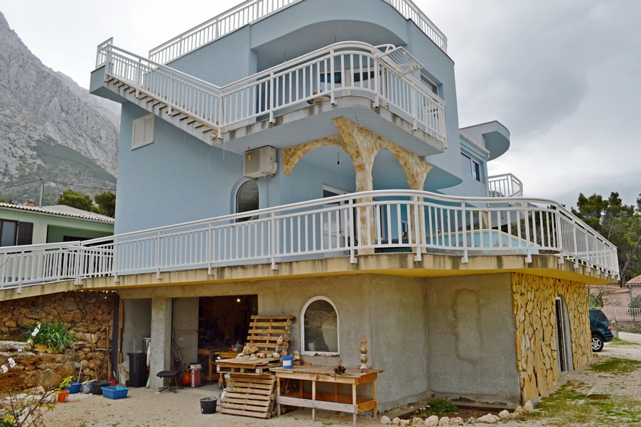 2 garaże na parterze posesji H3036.