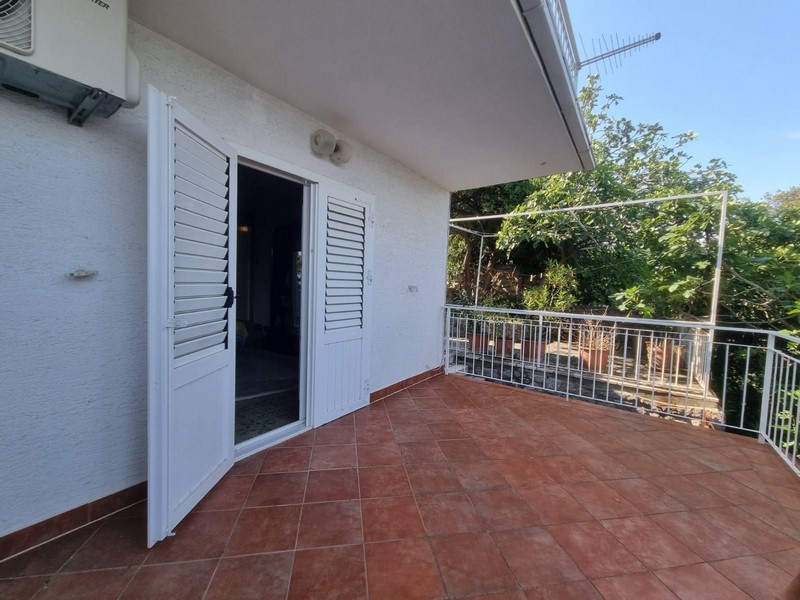 Taras domu H3052, który znajduje się w Chorwacji niedaleko Św. Sprzedam Juraja.