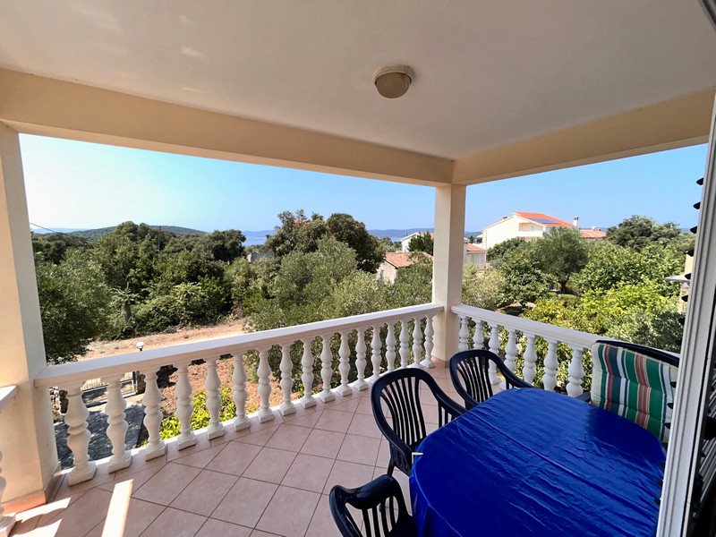 Piękny taras z dachem - nieruchomość H3354 w Chorwacji.