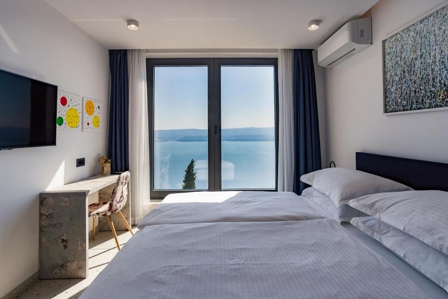 Spędź noc z widokiem na morze - piękny widok z sypialni nieruchomości H3389.