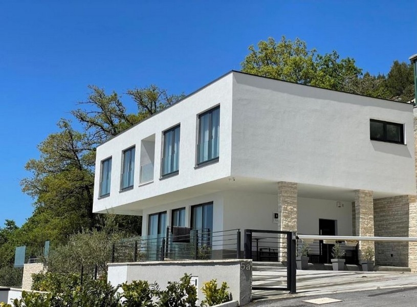 Nieruchomość H3390 w Chorwacji - nowoczesna willa na sprzedaż.