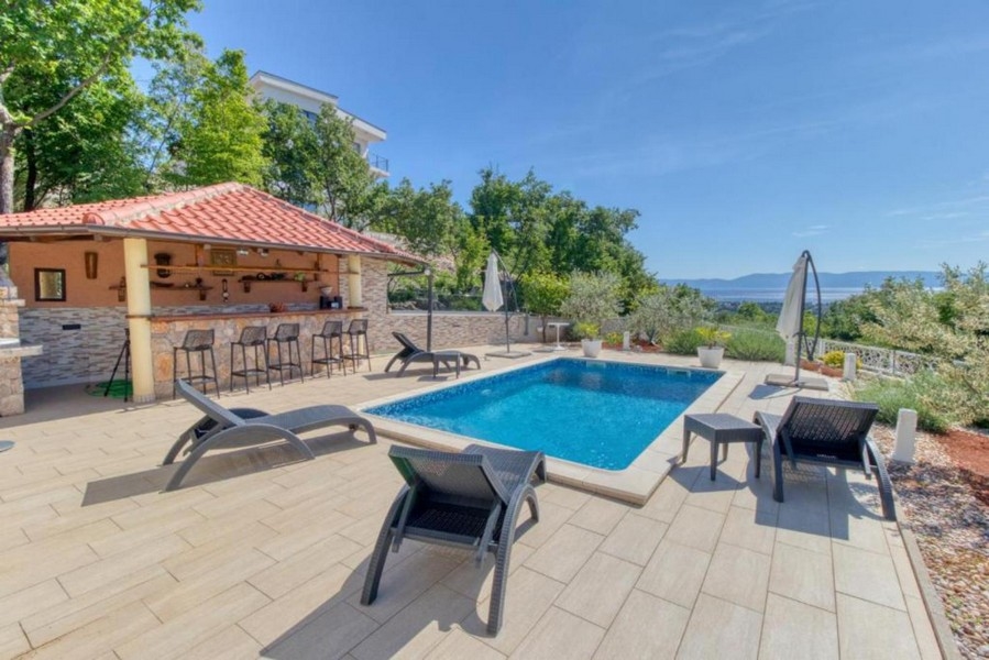 Widoki na morze i basen w nieruchomości H3405 w Chorwacji.