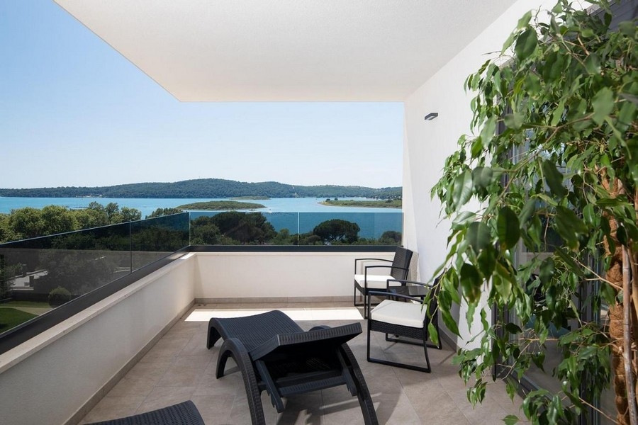 Widok na morze z górnego piętra willi H3414 na Istrii - Panorama harcerska.