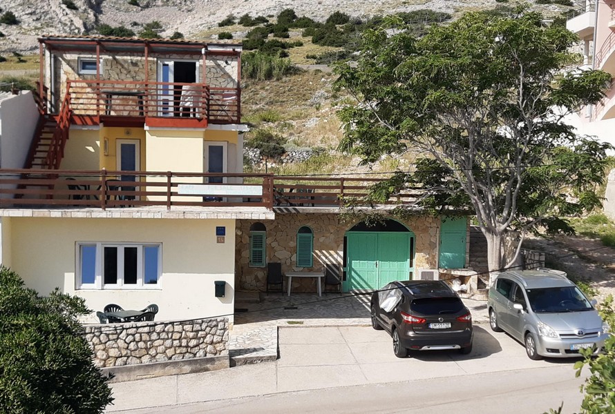 Dom nadający się do wynajęcia dla gości wakacyjnych na sprzedaż w Chorwacji.