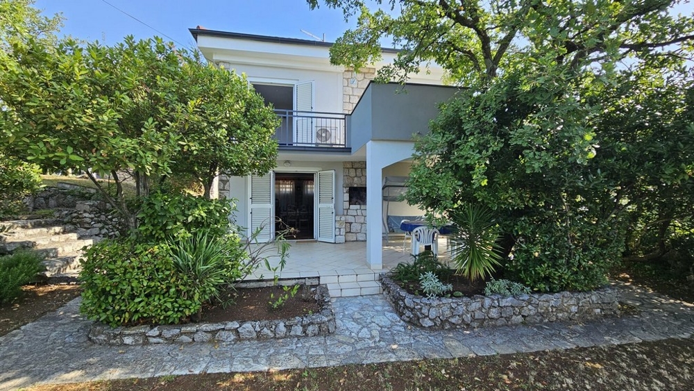 Dom w zielonej okolicy na sprzedaż w Chorwacji - Panorama Scouting H3422.