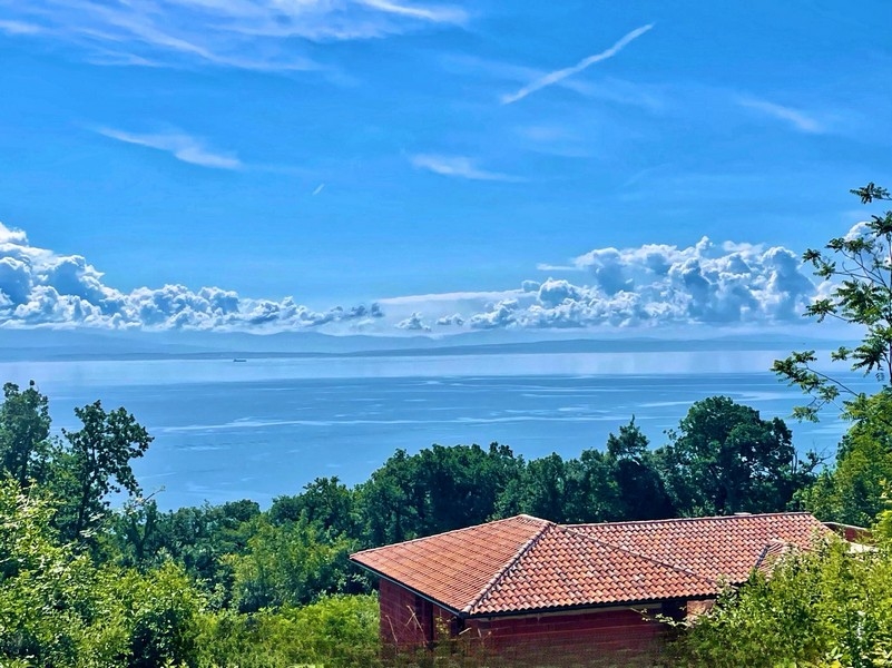 Kup nieruchomości z widokiem na morze w Opatija w Chorwacji.