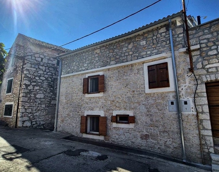 Sprzedam śródziemnomorski dom w Murter - Panorama Scouting Chorwacja.