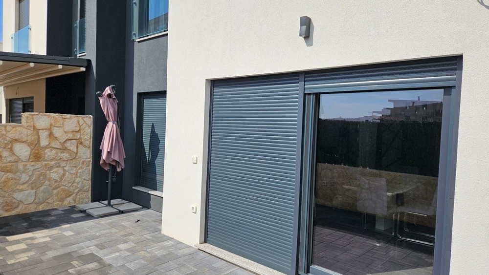 Taras nieruchomości H3446 na wyspie Pag w Chorwacji.