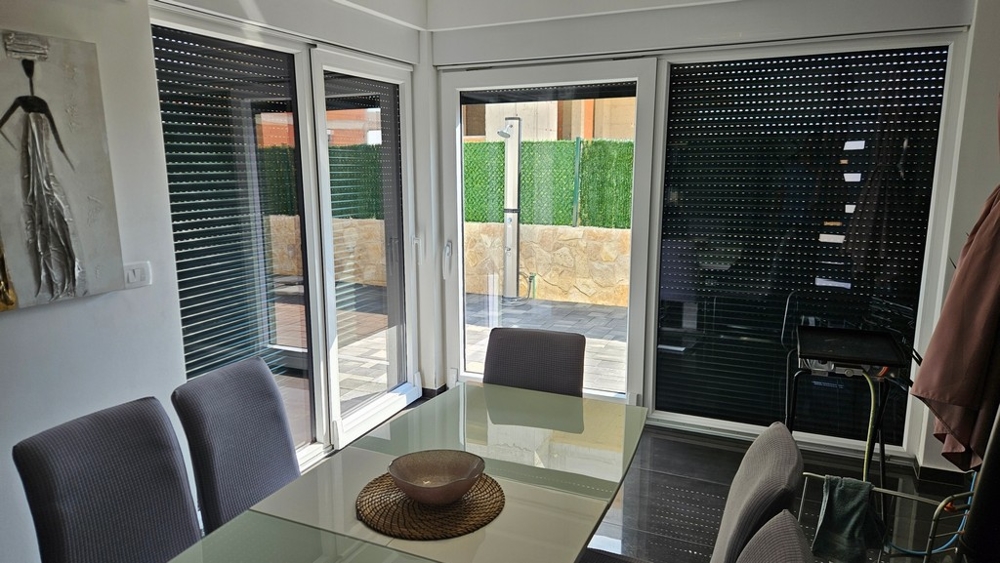 Widok z jadalni na taras.