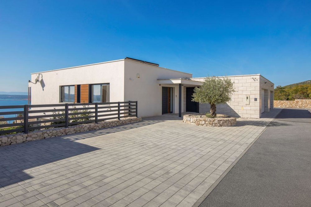 Parking Villa H3450 w Crikvenicy, Zatoka Kvarner w Chorwacji.