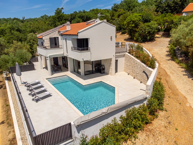 Kup nowoczesną willę w spokojnej okolicy nad morzem w Chorwacji - Panorama Harcerska.