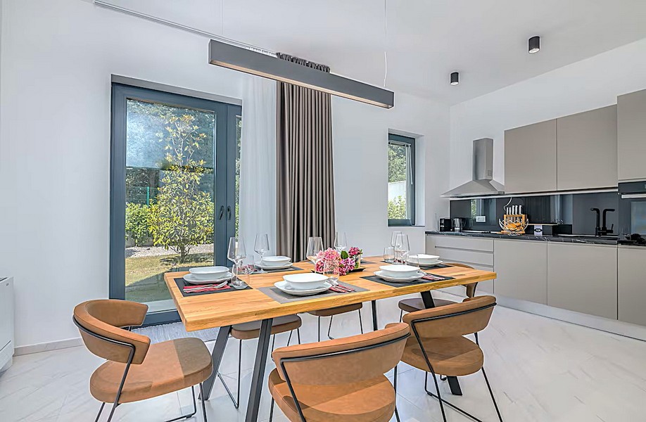 Nowoczesna jadalnia i kuchnia