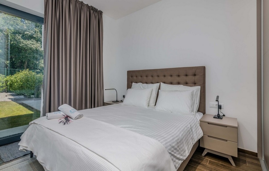 Sypialnia z wyjściem na ogród