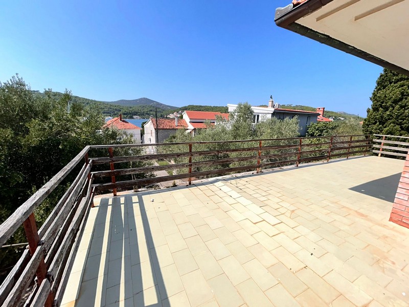 Przestronny taras z widokiem na morze - nieruchomość H3499.