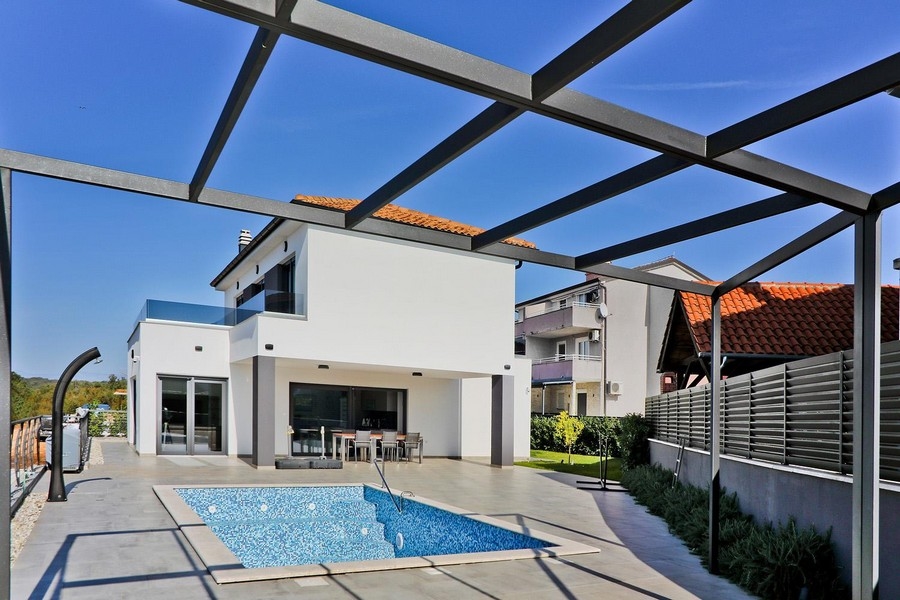 Widok z tyłu z ogrodem i tarasem, ID H3501