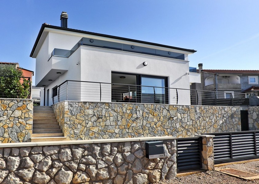 Elegancki dom z tarasem i basenem na wyspie Krk, H3501