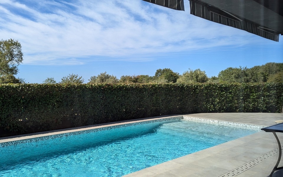 Basen w nieruchomości H3503 w Chorwacji - Panorama Scouting.