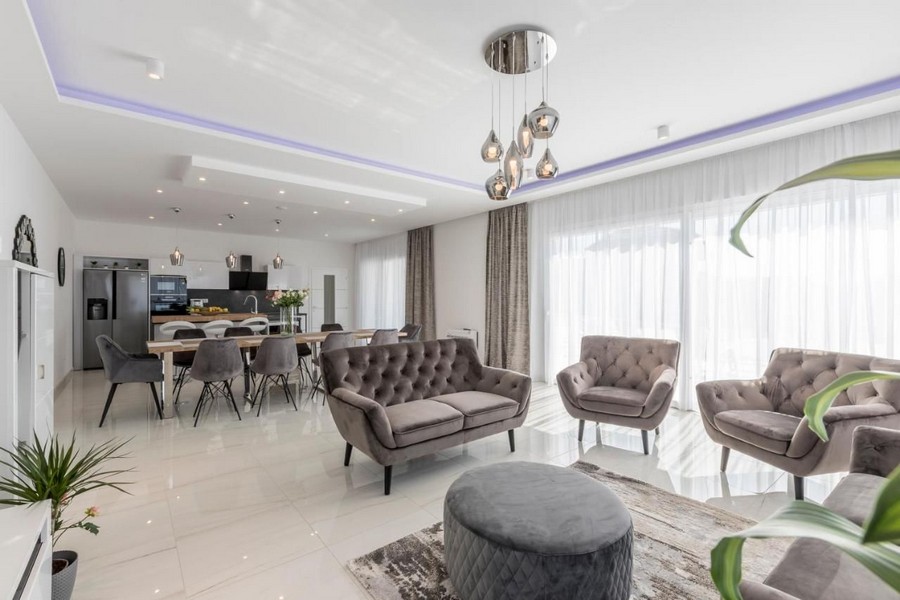 Otwarty salon z jadalnią