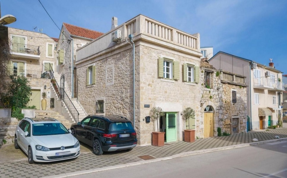 Kamienny dom na sprzedaż w Chorwacji - Panorama Harcerska.