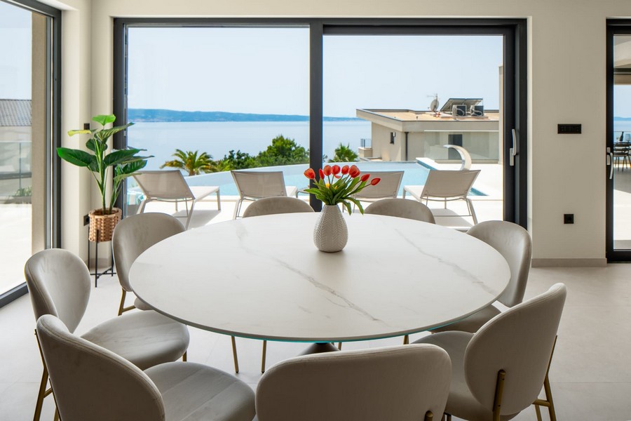 Jadalnia w willi H3525 w Chorwacji - Panorama Scouting.