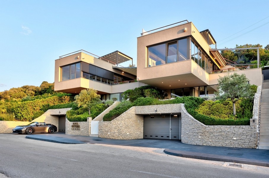 Nowoczesna luksusowa willa z panoramicznym widokiem na morze