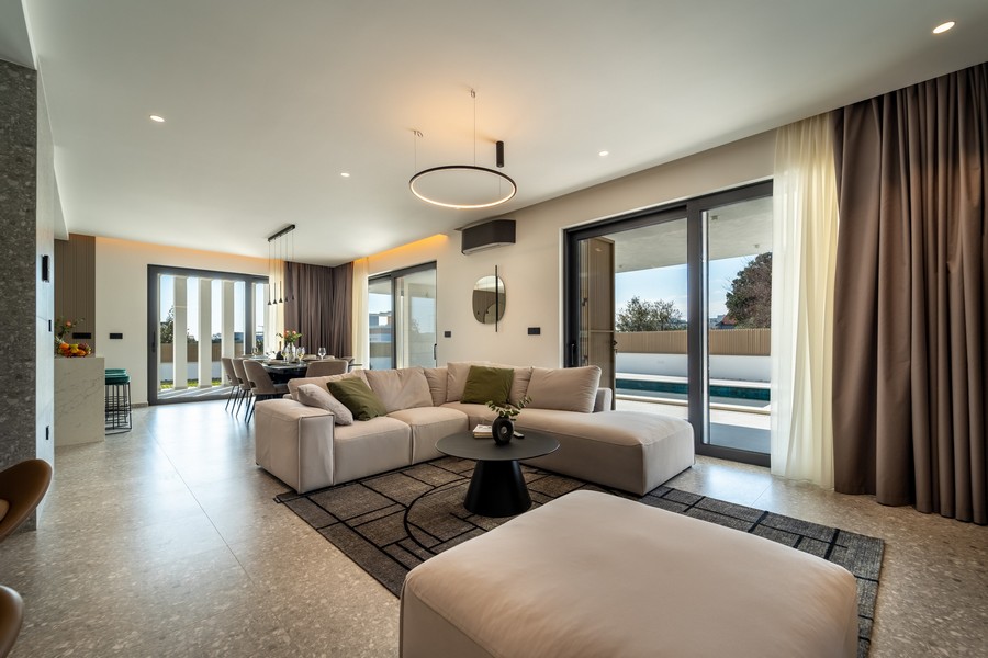 Otwarta część dzienna i jadalniana z wyjściem na taras