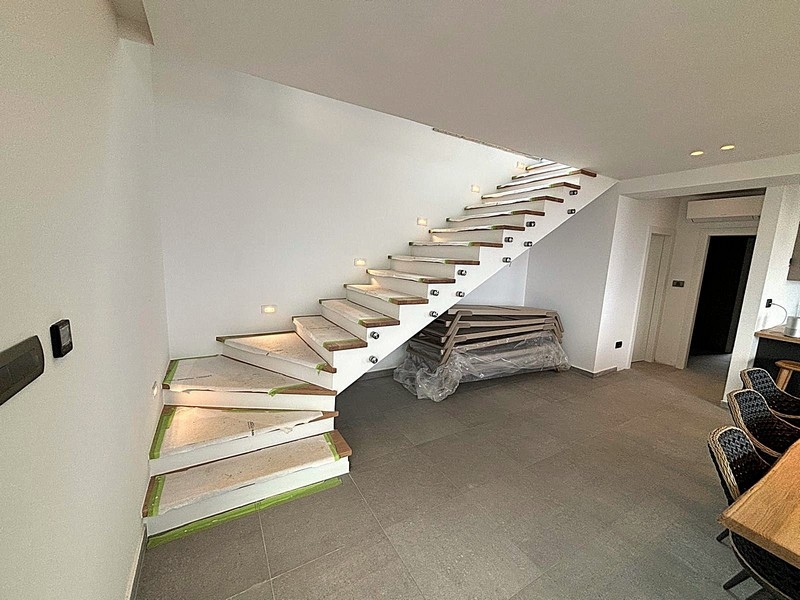 Schody z oświetleniem LED w części dziennej