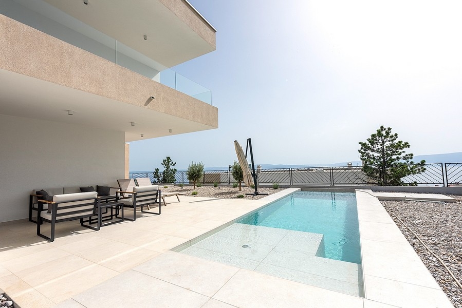 Sprzedam dom z basenem w Kostrenie w Chorwacji - Panorama Scouting.