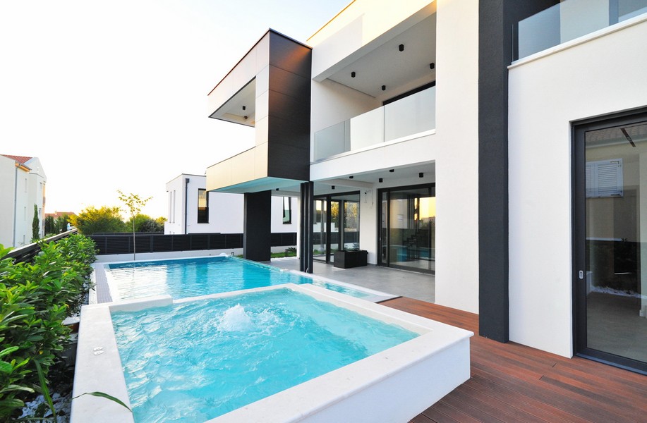 Na sprzedaż luksusowa willa z basenem blisko morza - Panorama Harcerska.