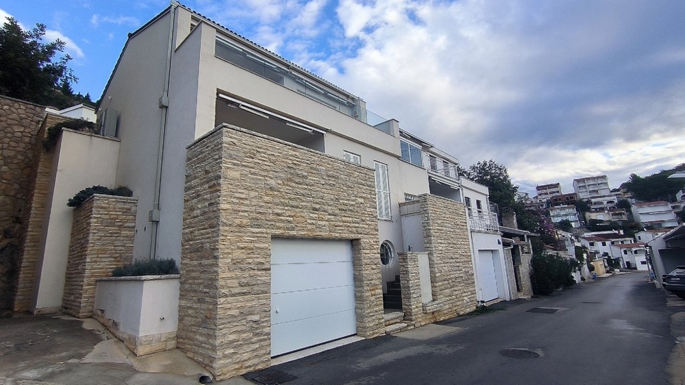 Sprzedaż bliźniaka z garażem w Chorwacji - Panorama Scouting H3548.