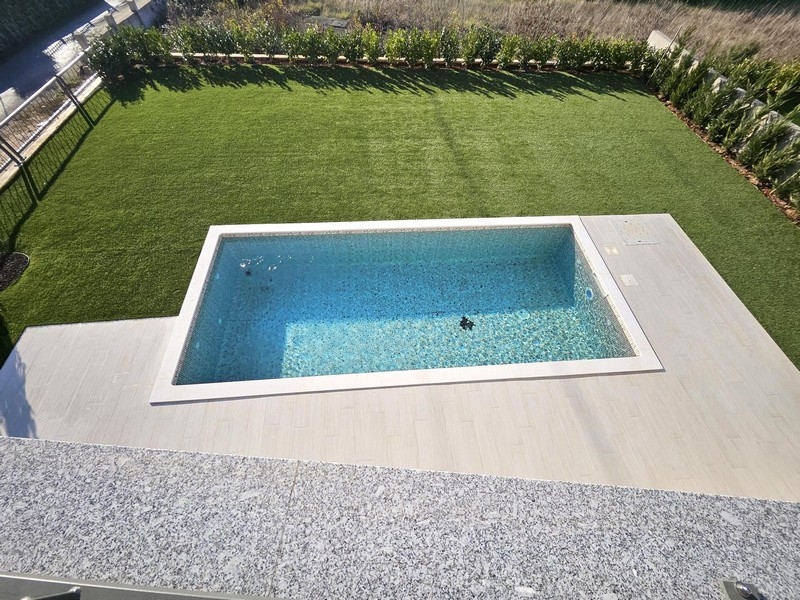 Basen w willi H3550 na wyspie Krk w Chorwacji - Panorama Harcerska.