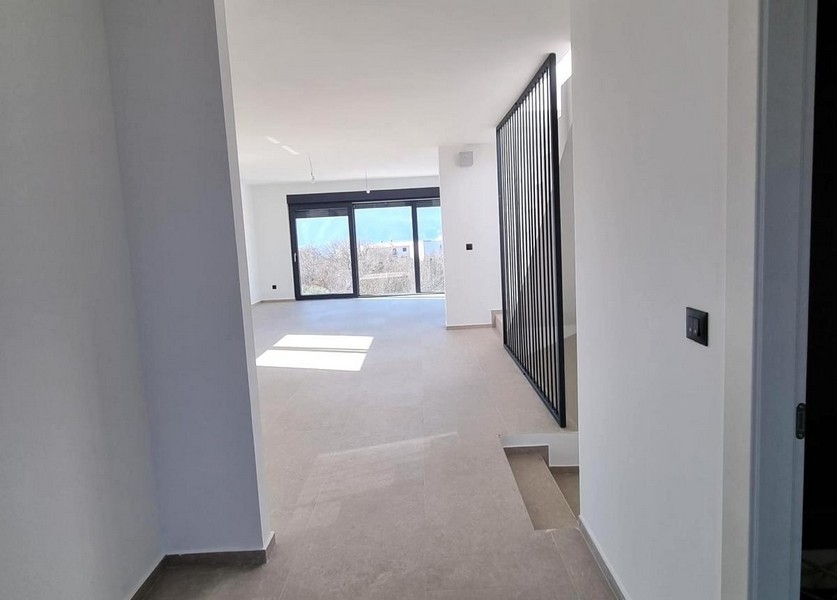 Przedpokój z dostępem do części dziennej i widokiem na morze