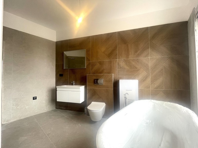 Nowocześnie wyposażona łazienka z wanną