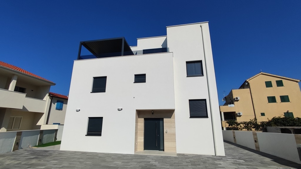 Widok na morze z tarasu