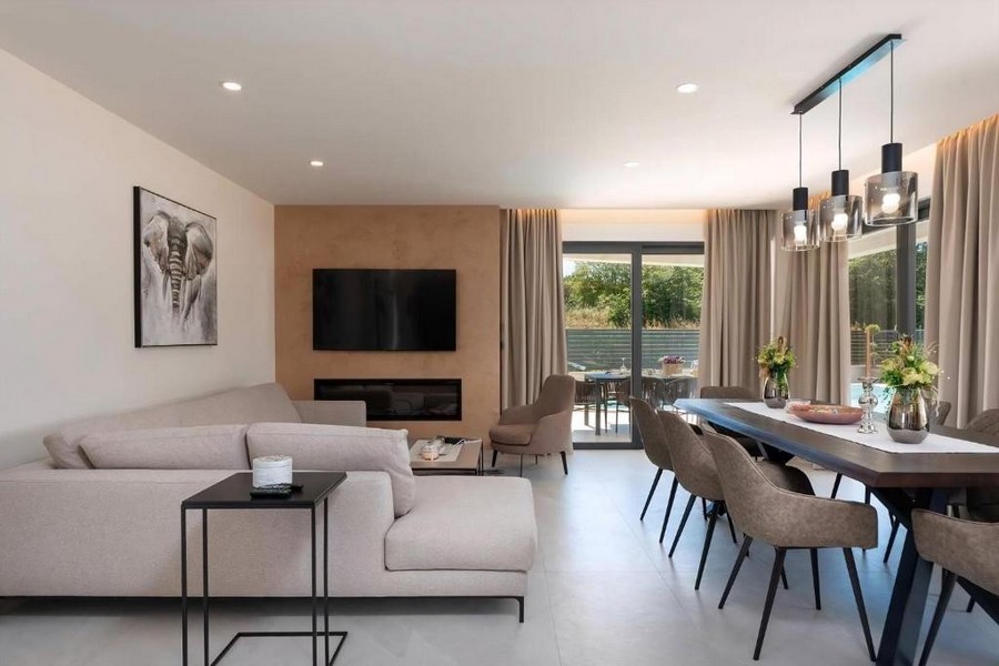 Część dzienna z jadalnią i smart TV