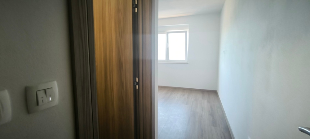 Widok na jedną z sypialni w nowym budynku.