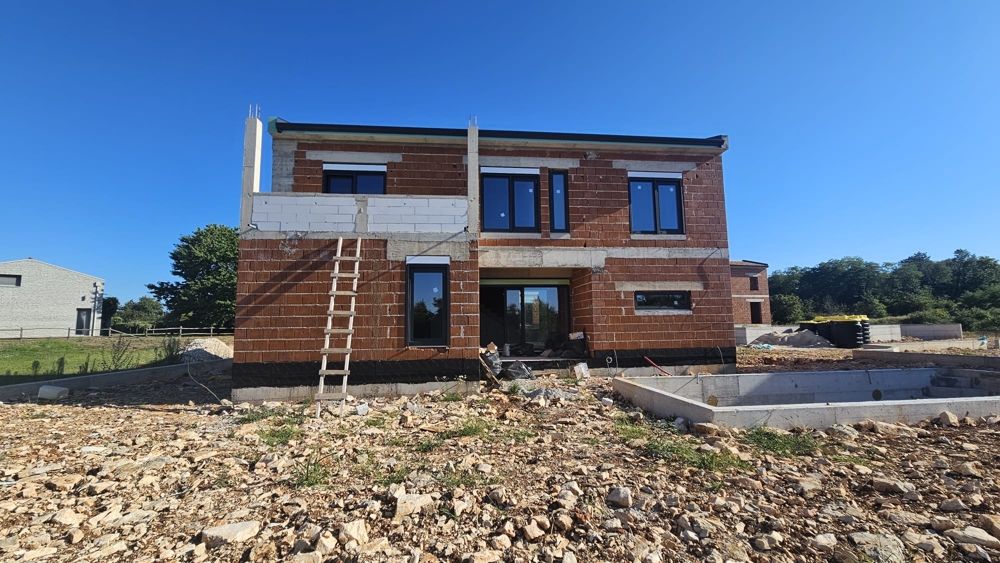 Taras na świeżym powietrzu w strefie śródziemnomorskiej.