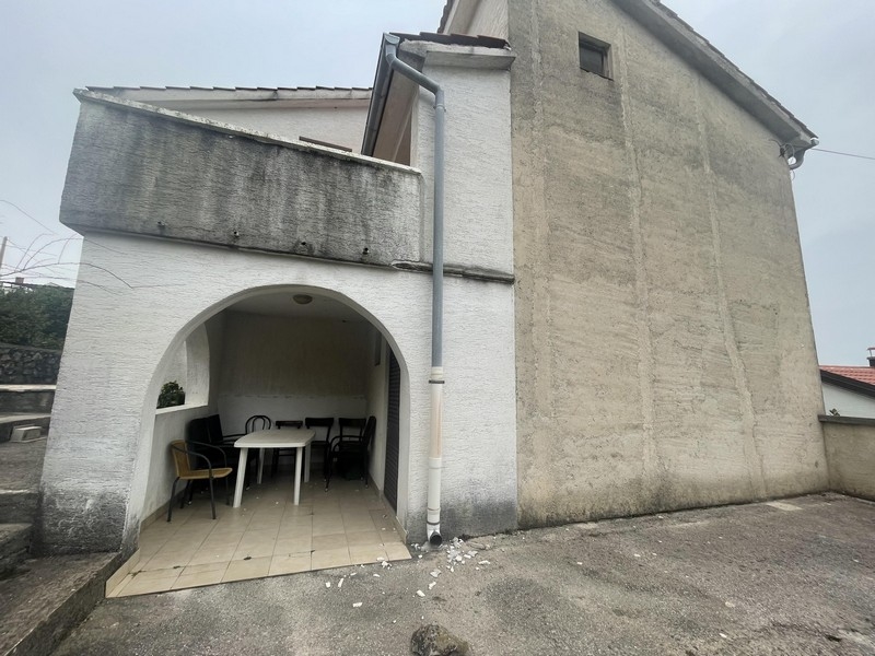 Część wypoczynkowa pod zadaszonym tarasem