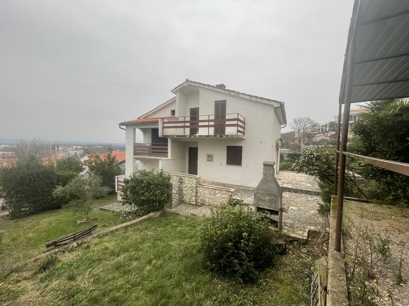 Nieruchomość do remontu z widokiem na morze - Dom H3579.