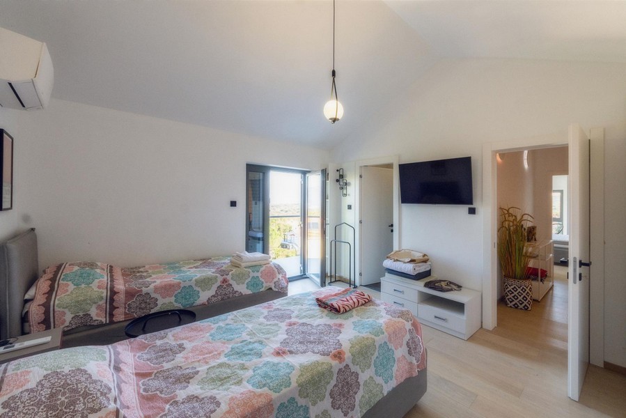 Sypialnia z dwoma pojedynczymi łóżkami