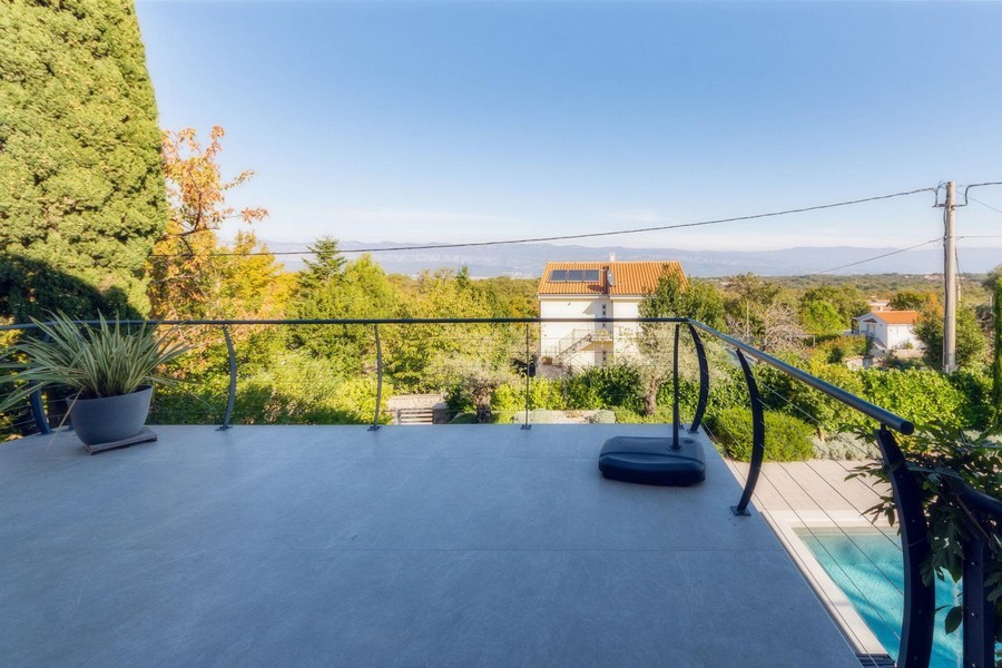 Szeroki widok z górnego tarasu