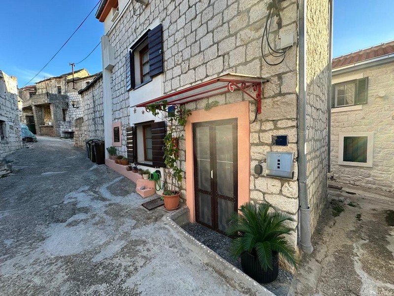 Sprzedam dom na wyspie Ciovo w Chorwacji - Panorama Scouting H3596.