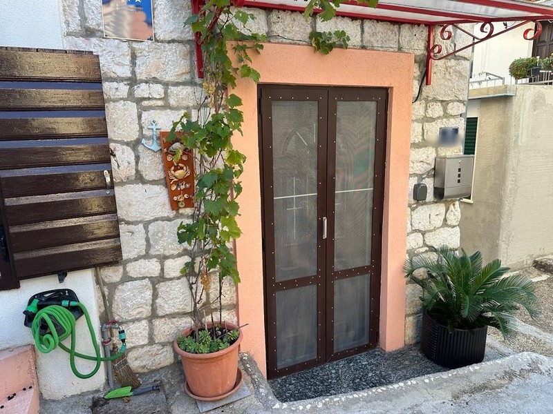 Strefa wejściowa nieruchomości H3596 w Chorwacji - Panorama Harcerska.