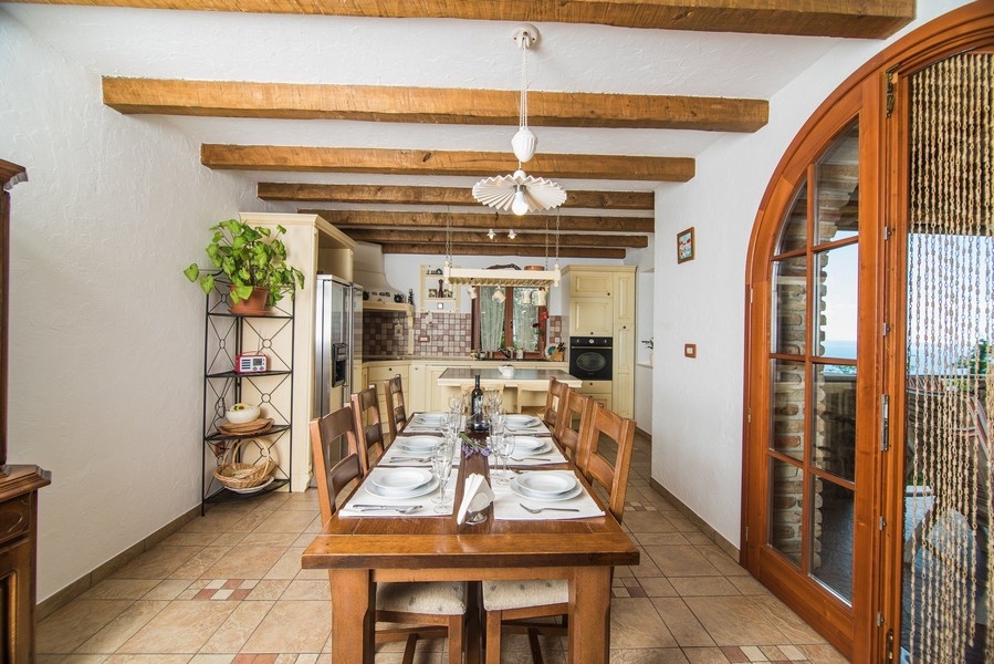 Kuchnia z przylegającą jadalnią