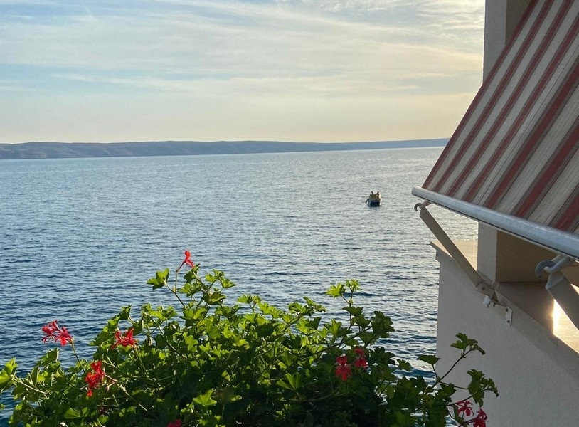 Kup nieruchomość nad morzem w Karlobagu w Chorwacji.